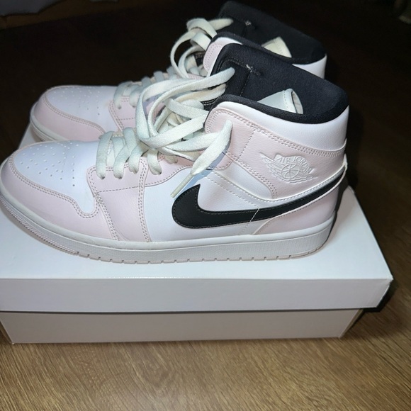 wmns air jordan 1 mid light violet